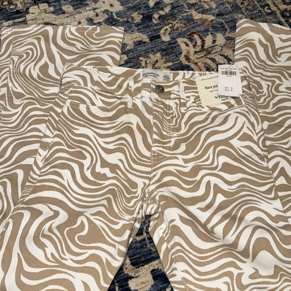 NWT Abercrombie kids Abercrombie & fitch high rise flare jeans 11/12R Girls/kids - Picture 9 of 11